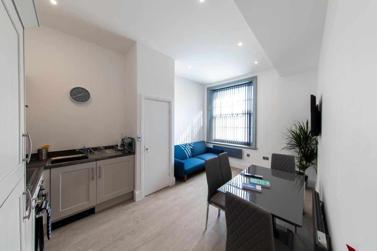 16 Queen Avenue City Centre Serviced Apartment W Free Parking Liverpool Exterior foto